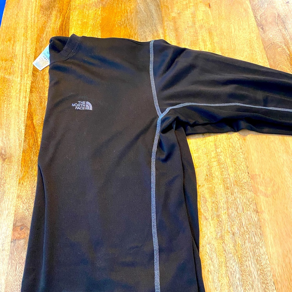 Men’s North Face shirt